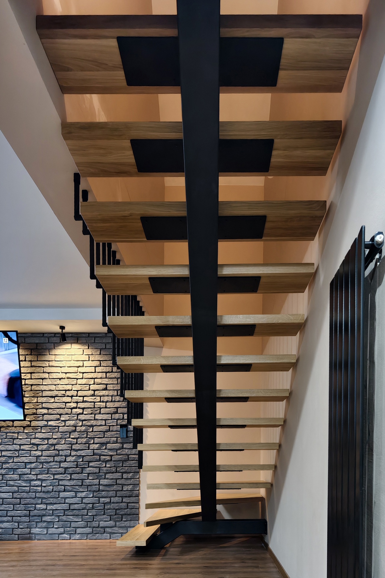 konstrukcja schodow monobelka czarna progresmet