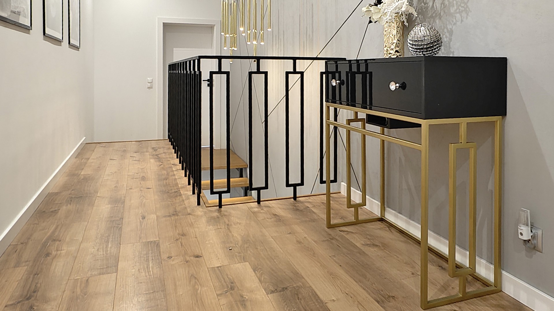 nowoczesna balustrada loftowa na antresoli