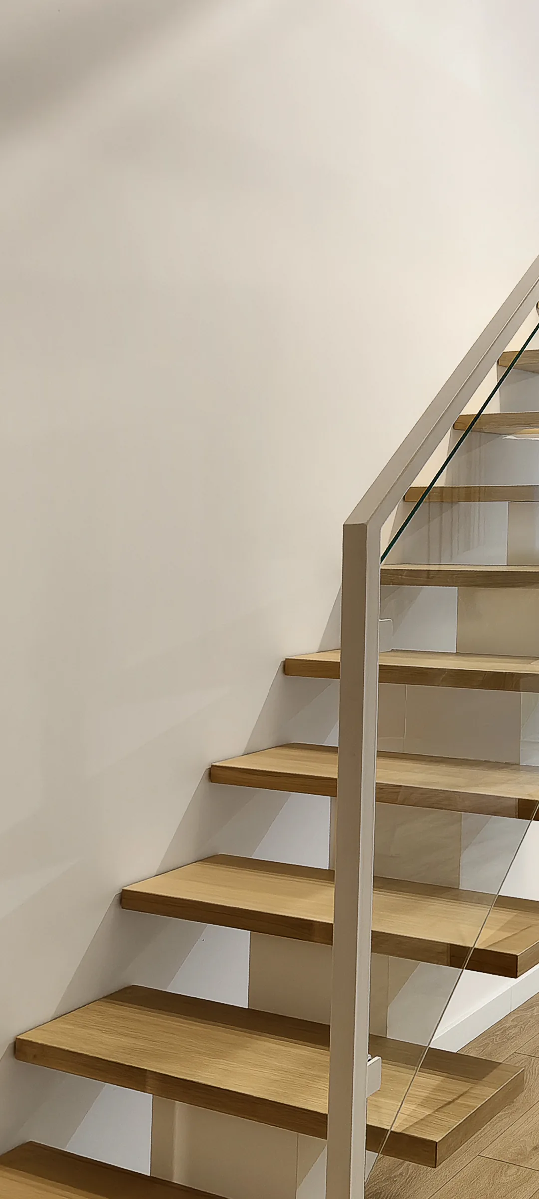 nowoczesne schody na konstrukcji stalowej bialej legionowo