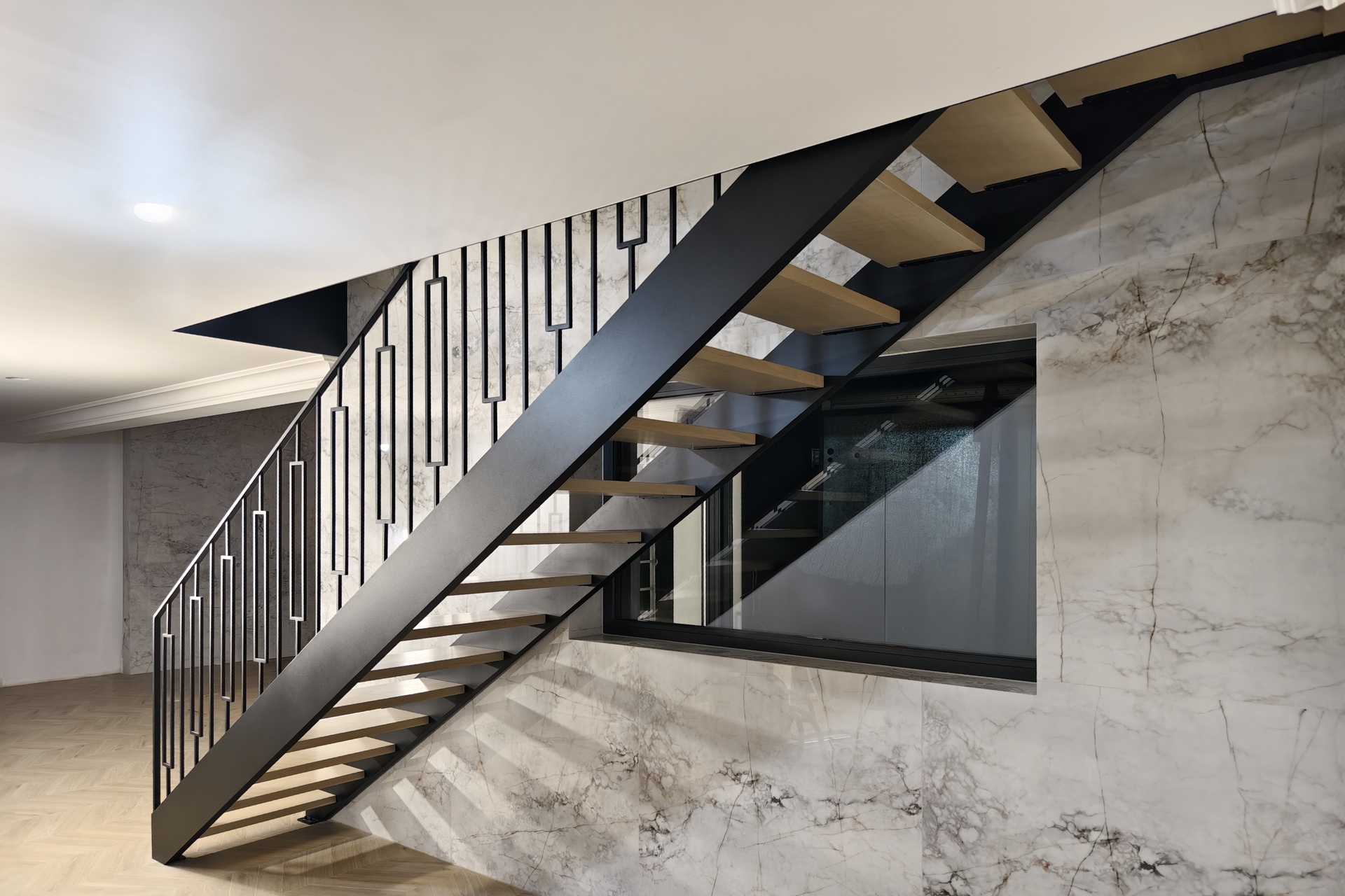 pogrubiane policzki detal