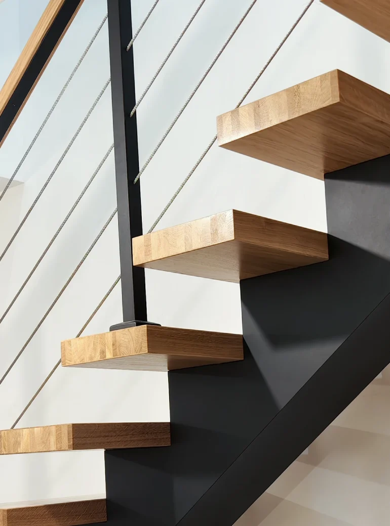 schody azurowe na belce centralnej detal