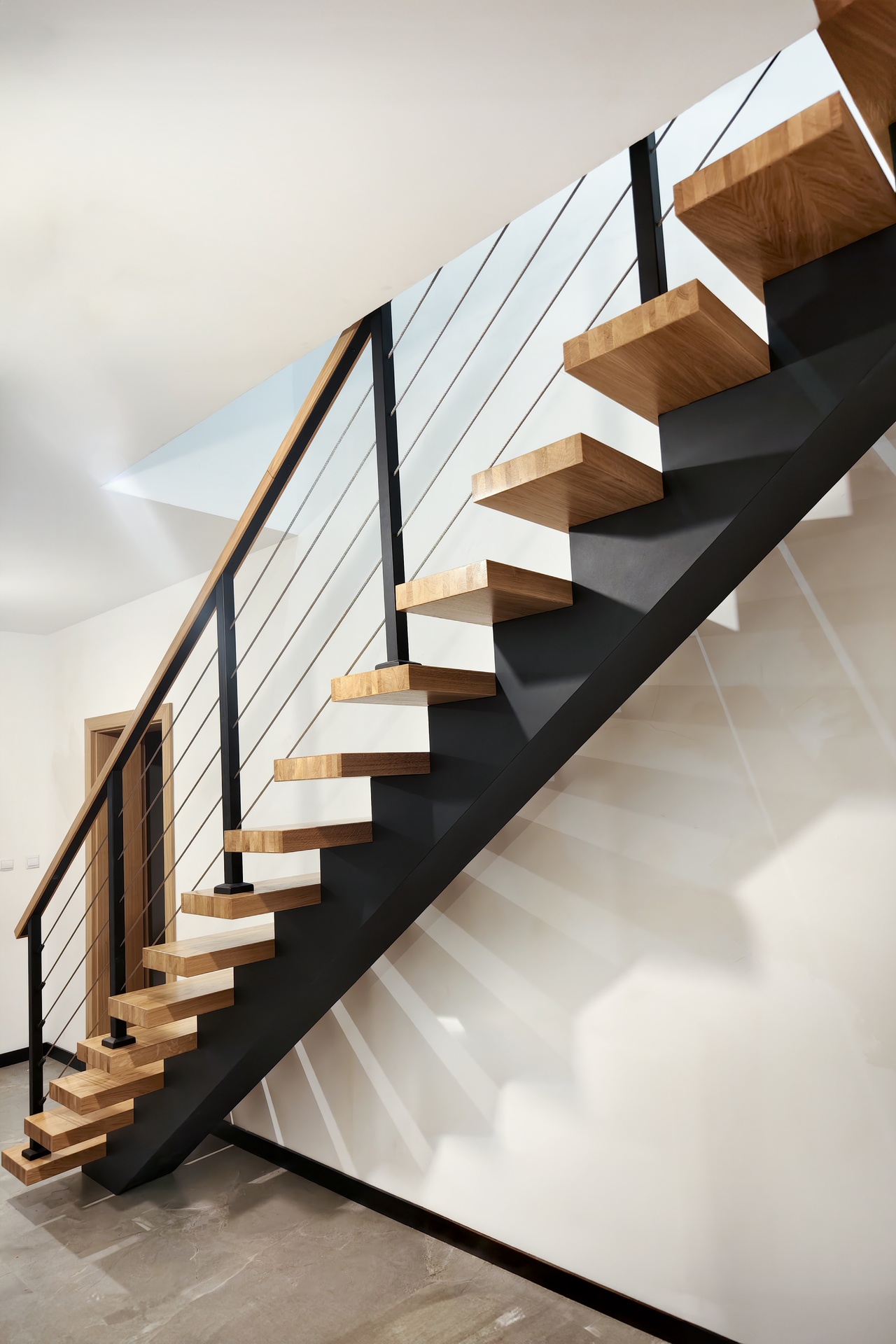 schody azurowe na belce centralnej