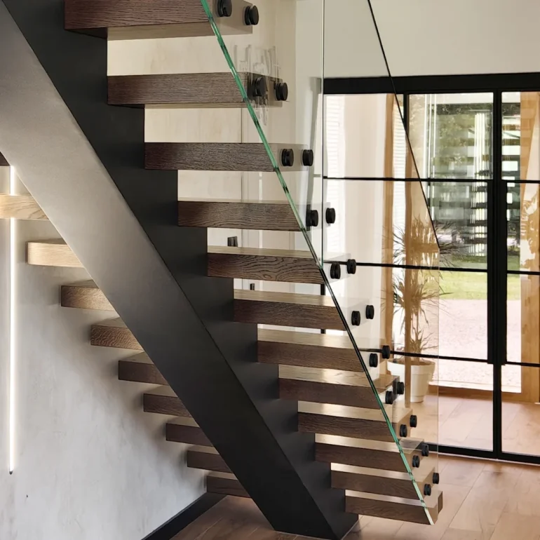 schody balustrada szklana drzwi loftowe razem