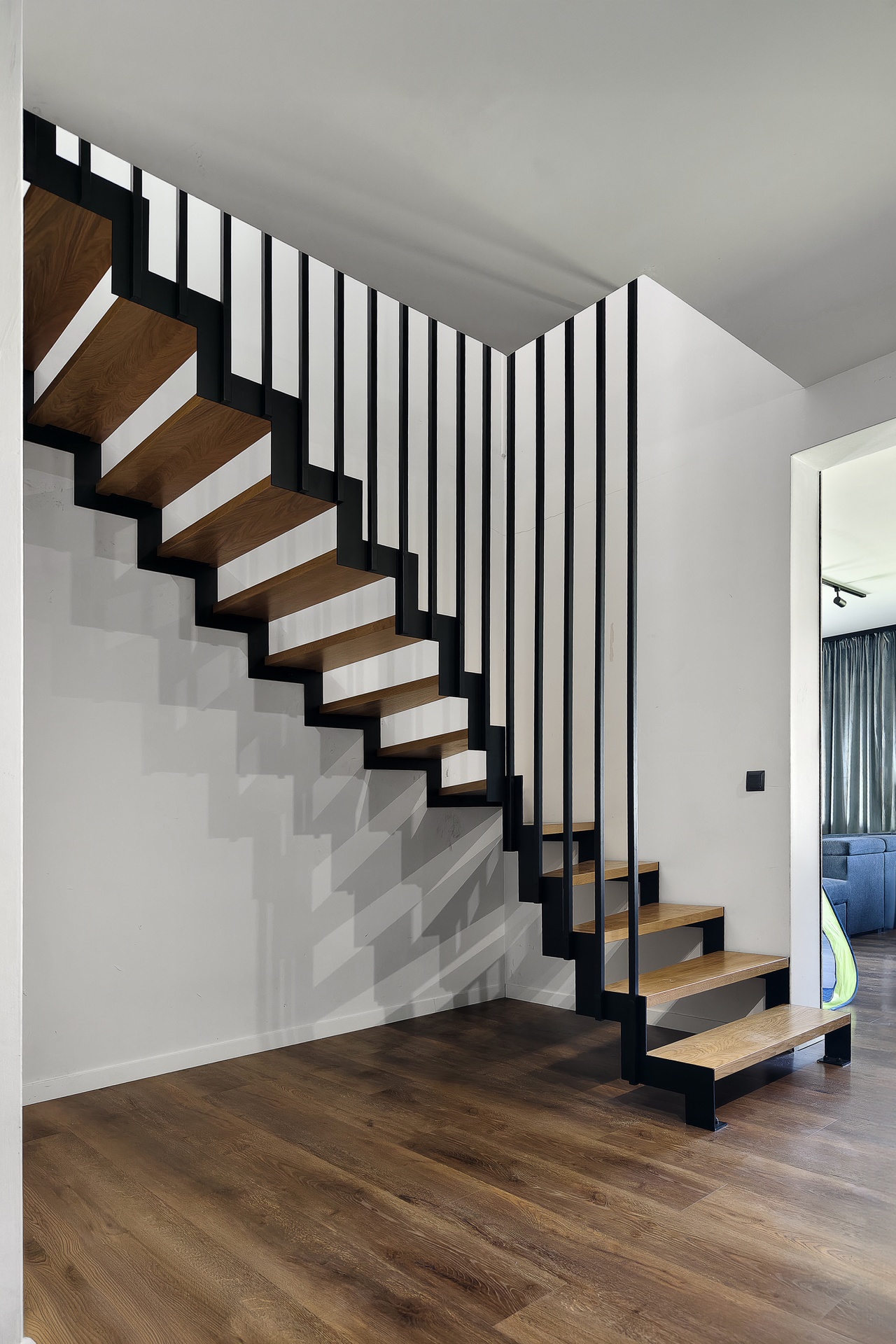 schody loftowe na konstrukcji stalowej z balustrada