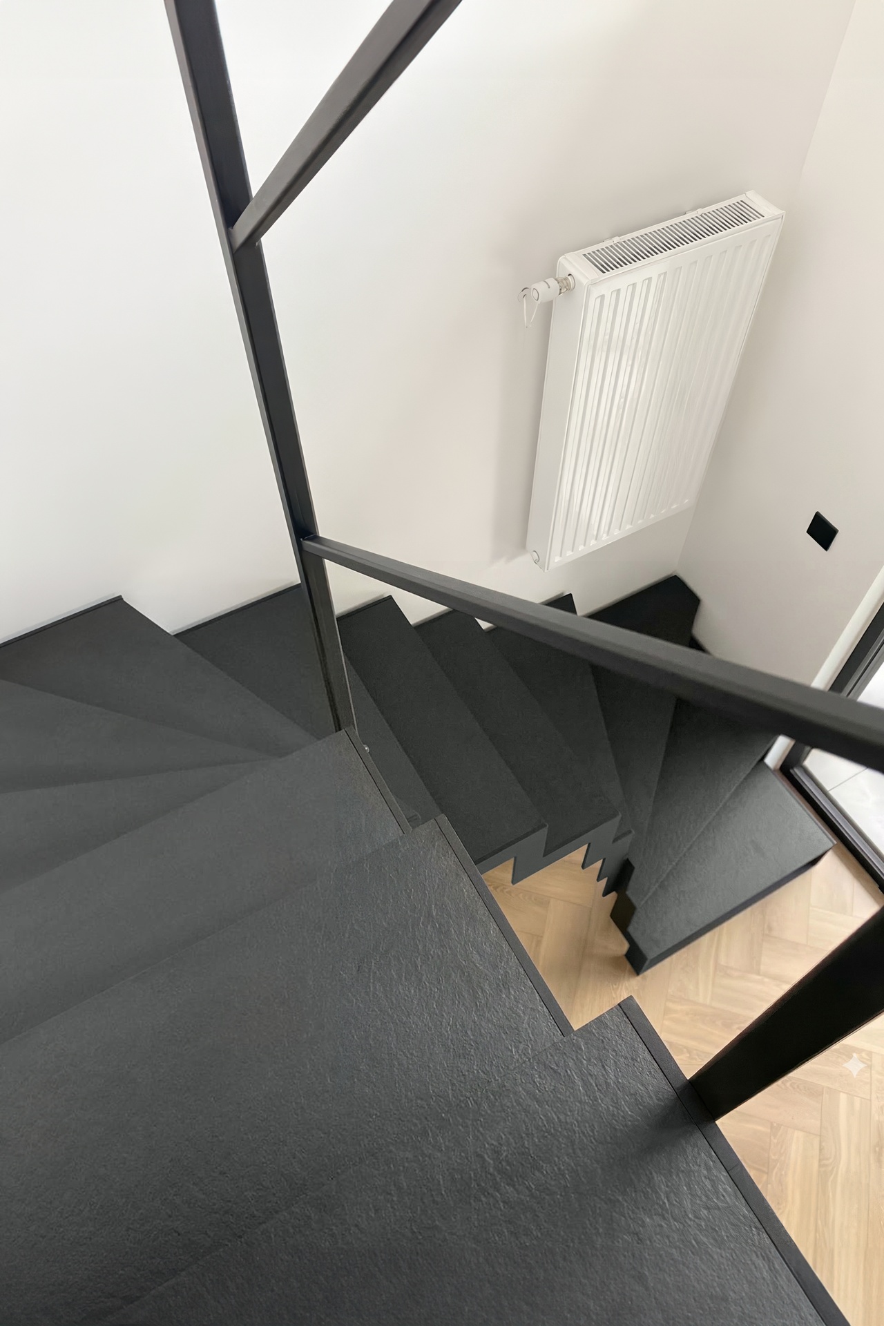 schody metalowe czarne tekstura stopni progresmet