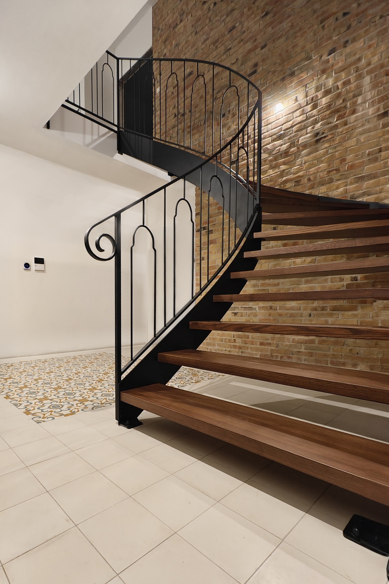 schody metalowe policzkowe industrialne