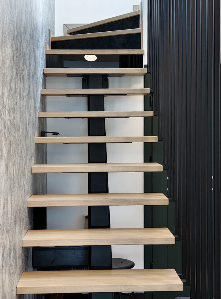 schody metalowe proste na jednej wandze