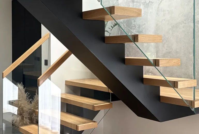 schody na jednej belce z podestem progresmet