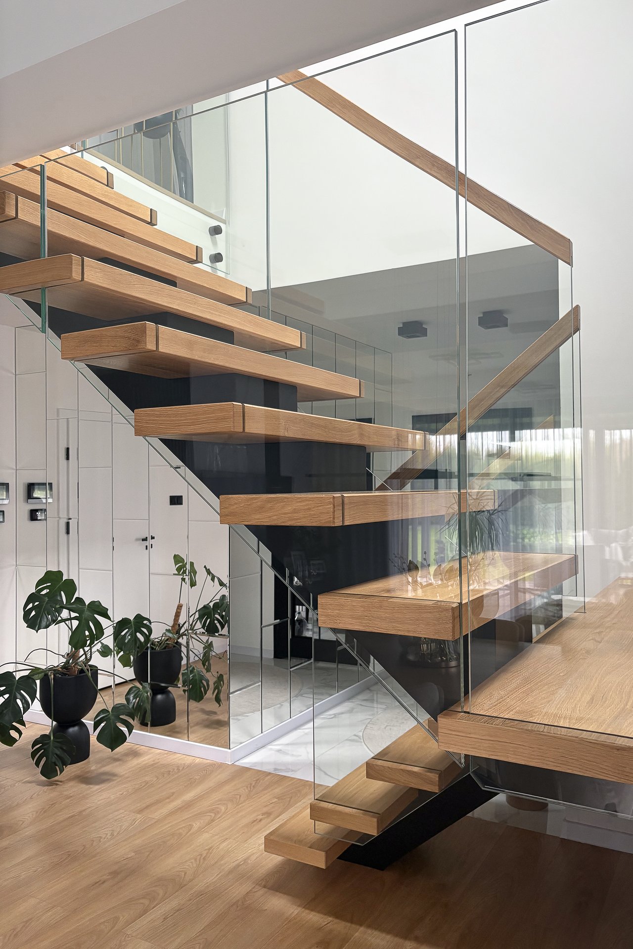 schody z balustrada szklana optiwhite