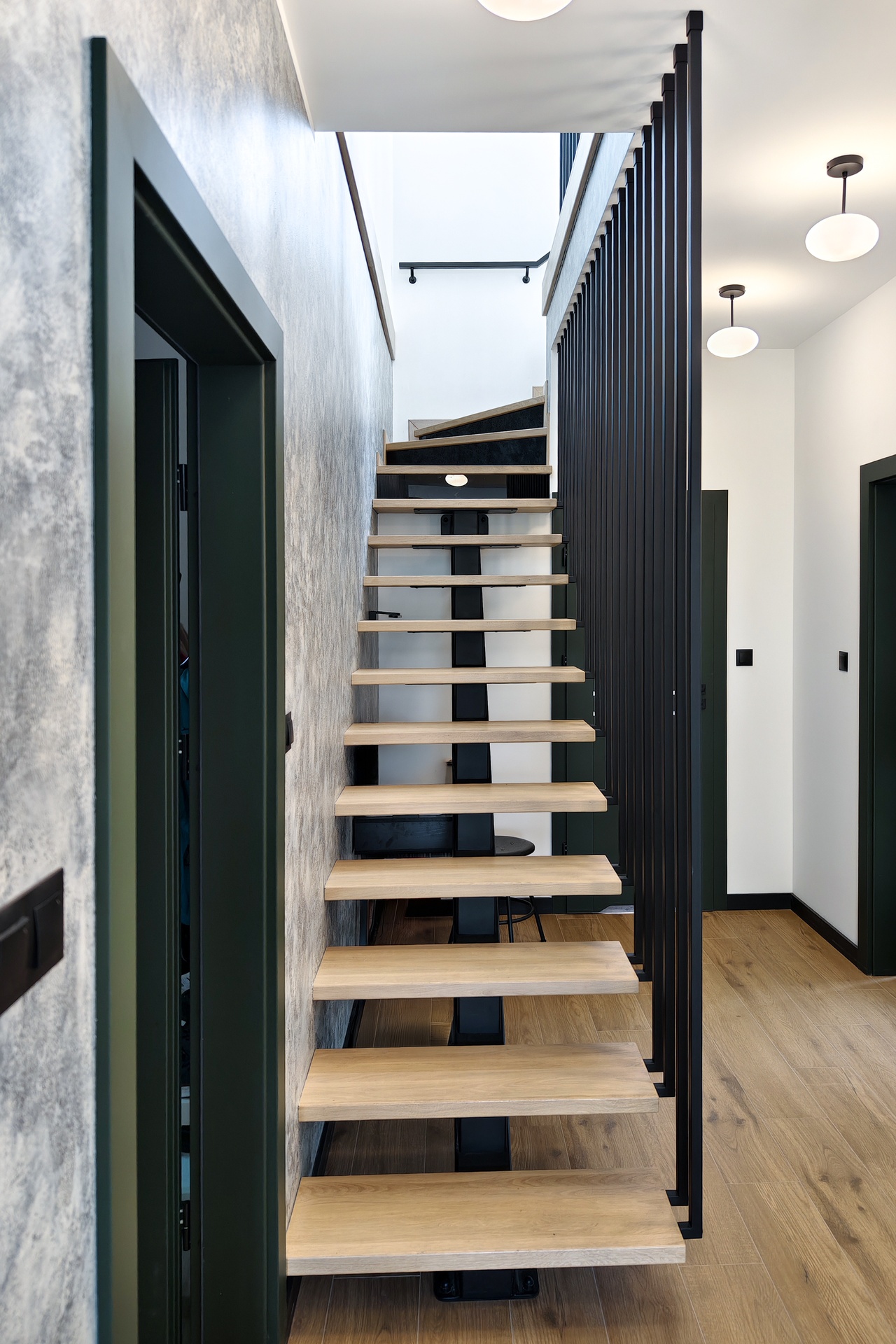 stalowa konstrukcja centralna schodow tarczyn