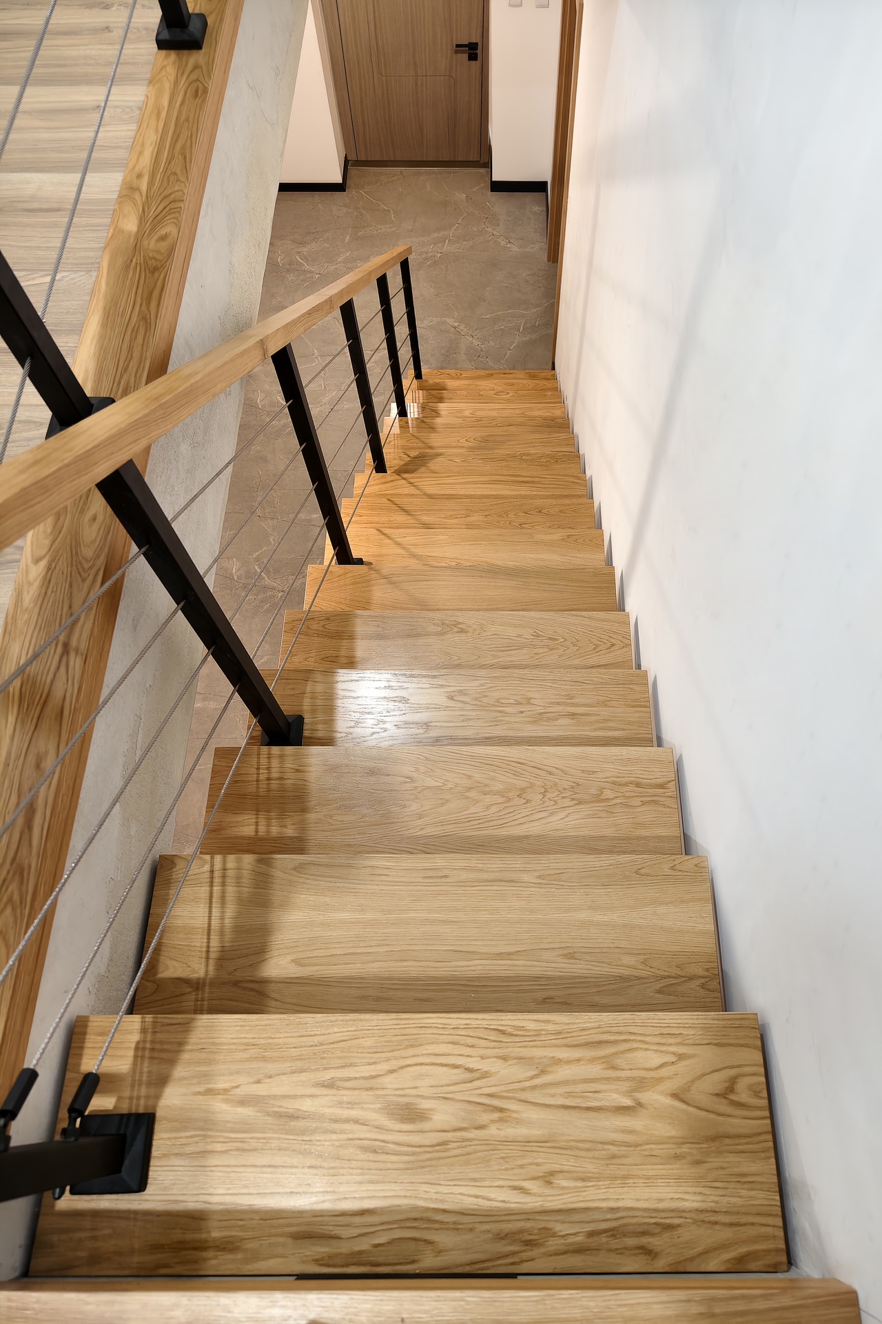 stopnie debowe widok z gory balustrada