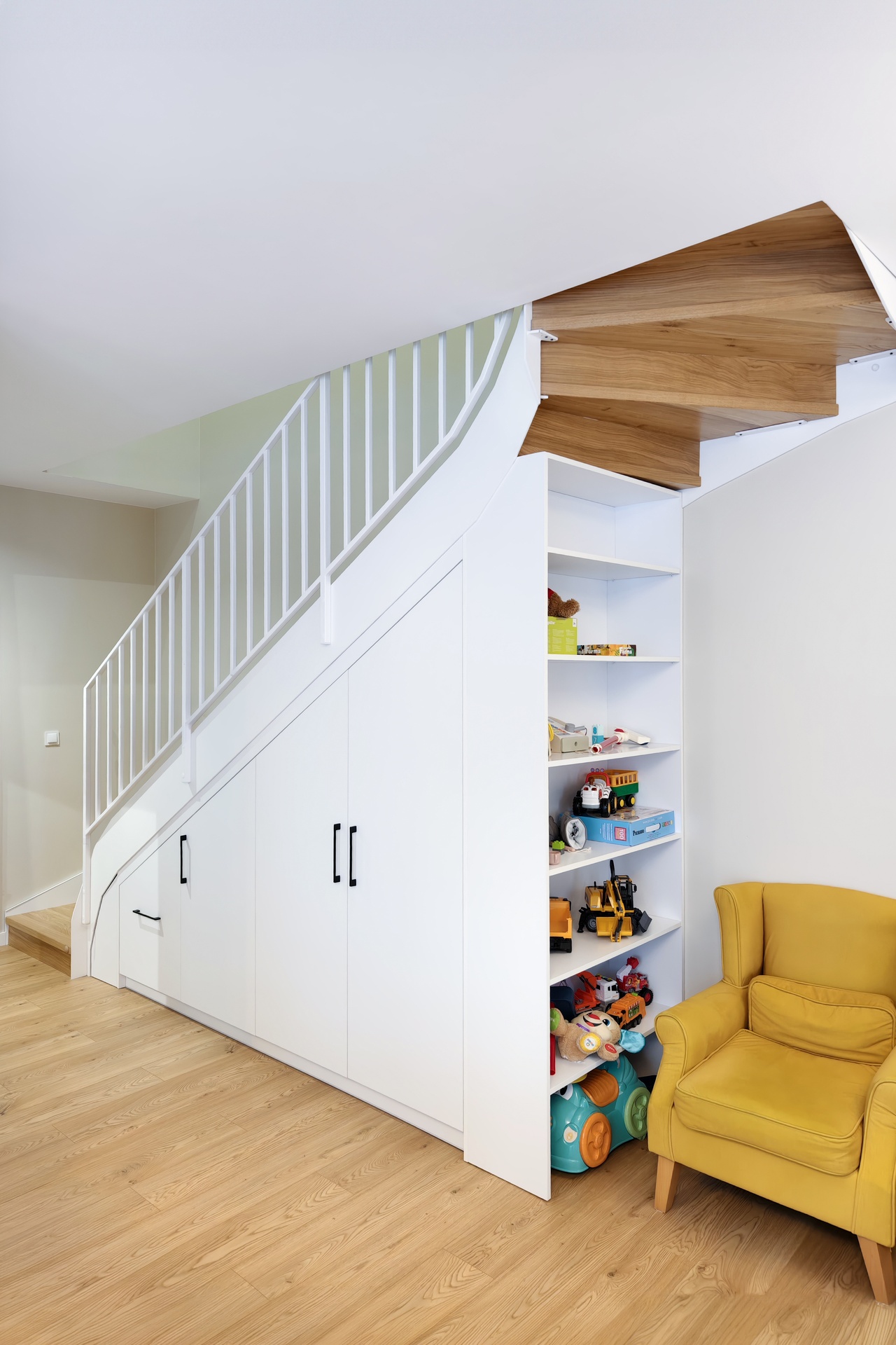 wykorzystanie przestrzeni pod schodami