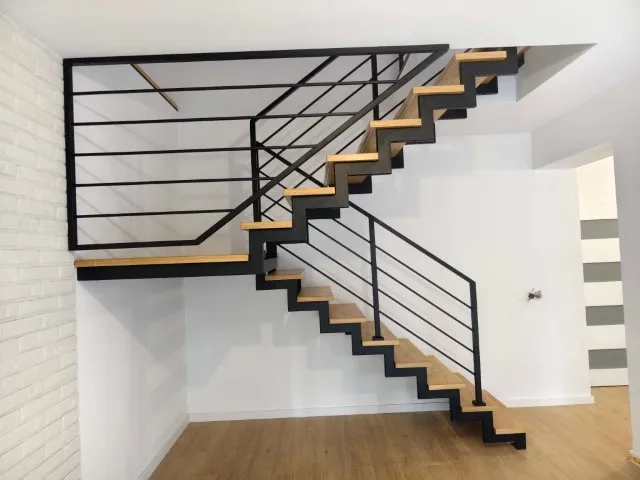 schody-dab-rustykalny-spocznik-skarzysko-kamienna