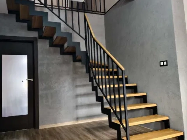 schody-zygzak-z-blachy-dab-rustykalny-opoczno